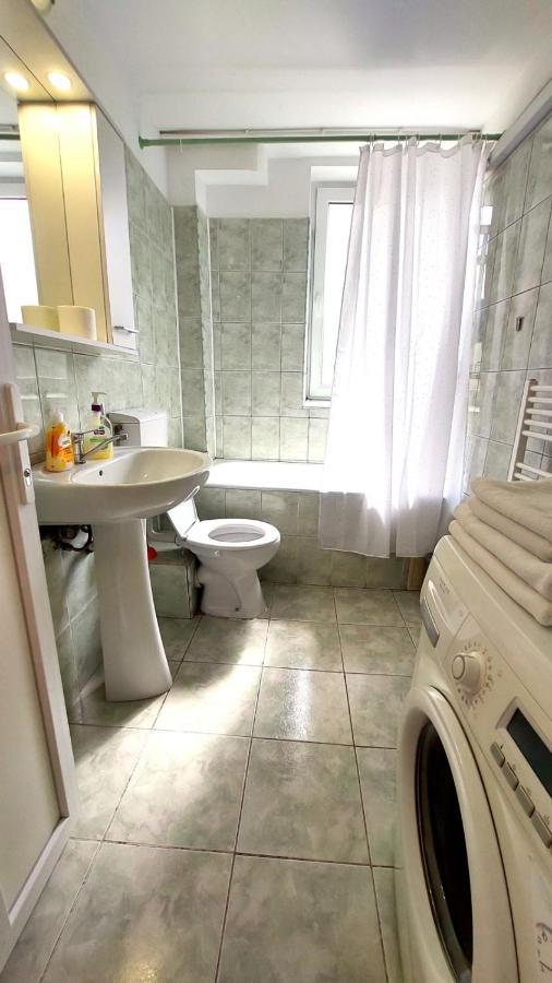 The Home Hunedoara Luaran gambar