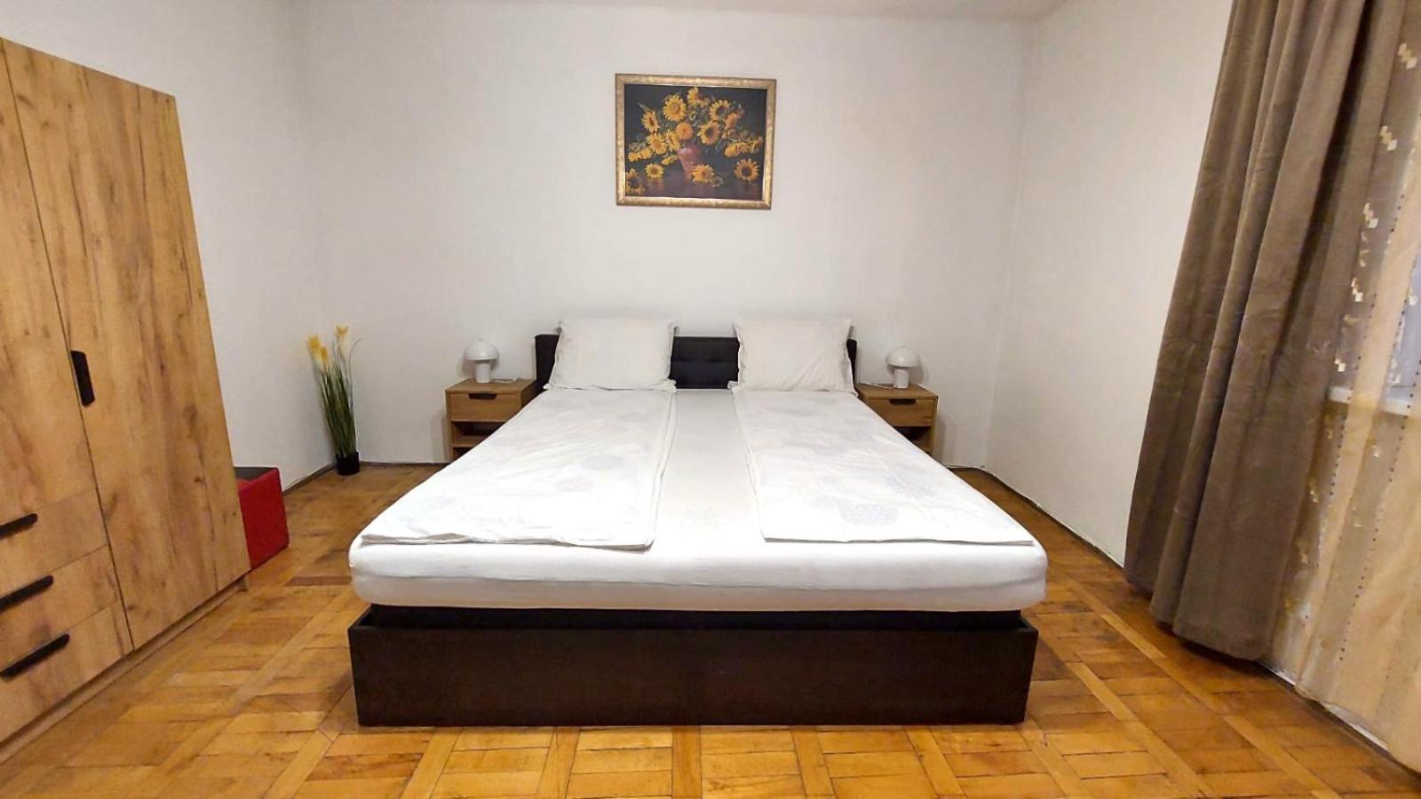 The Home Hunedoara Luaran gambar
