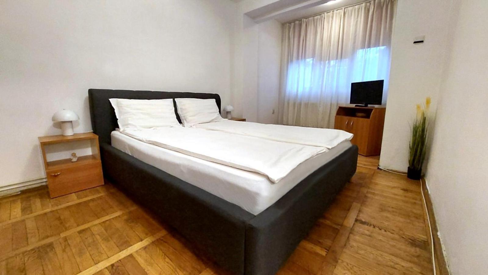 The Home Hunedoara Luaran gambar