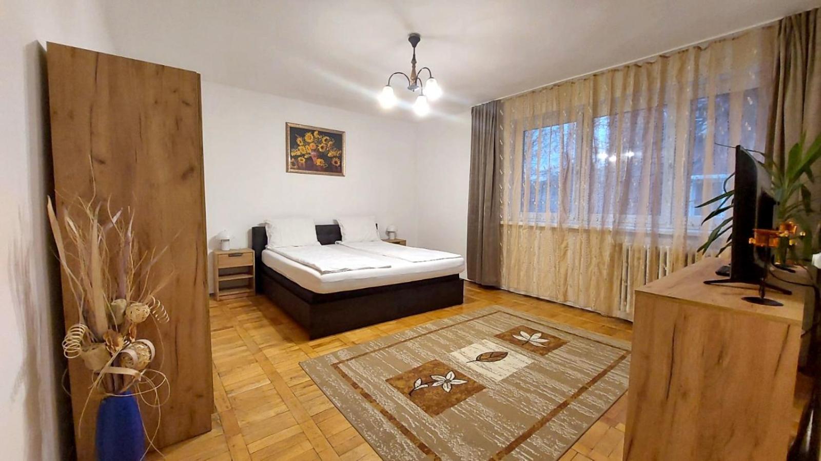 The Home Hunedoara Luaran gambar