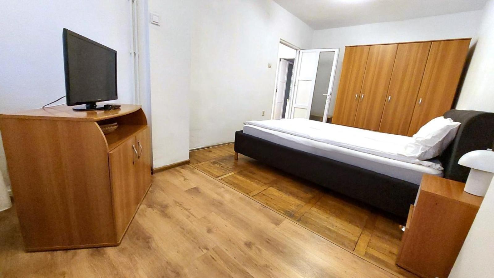The Home Hunedoara Luaran gambar