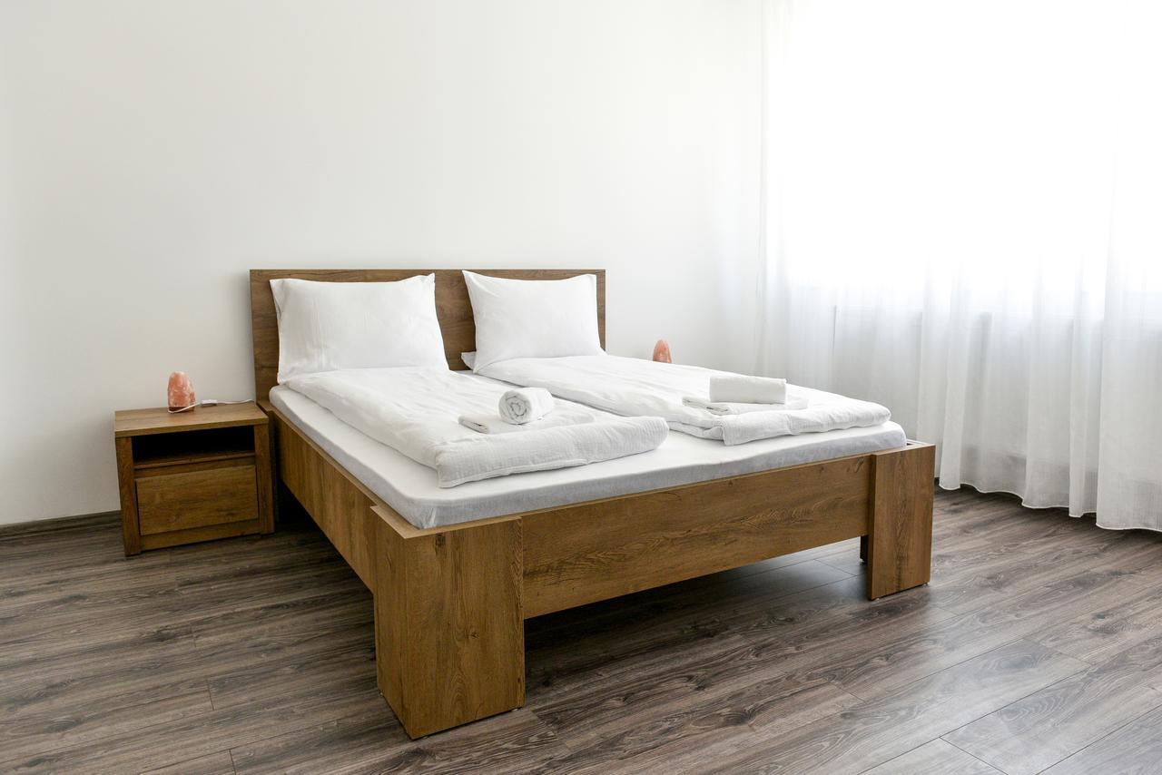 The Home Hunedoara Luaran gambar