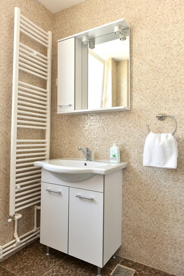 The Home Hunedoara Luaran gambar